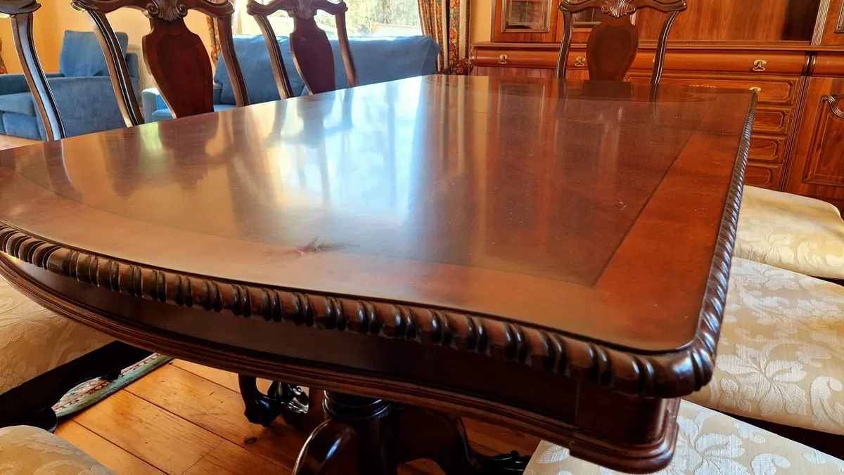8 SEATER, TABLE &CHAIRS - Image 3