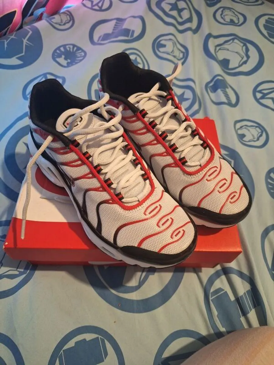 boys trainers - Image 1