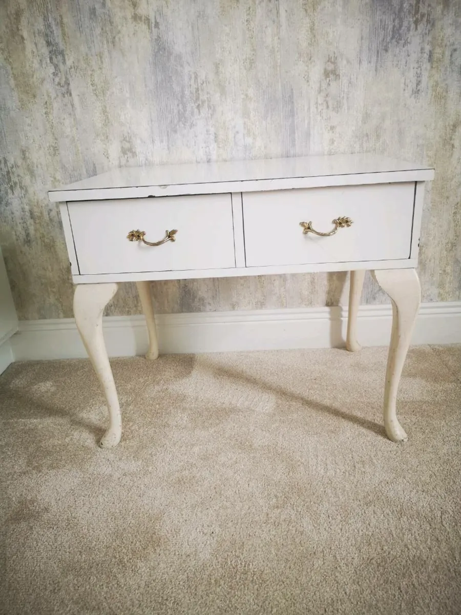 Dressing table - Image 1