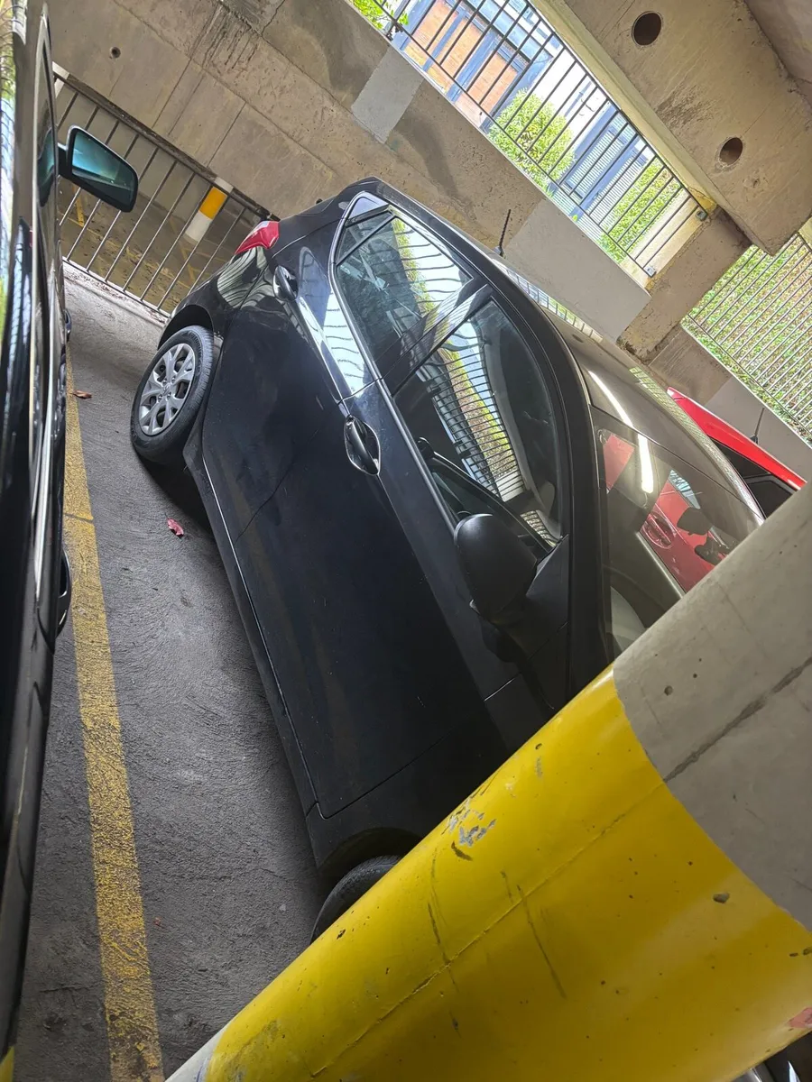 Car - Image 3
