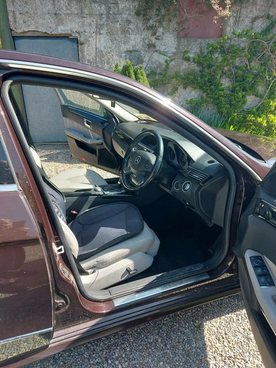 Mercedes E200 - Image 2