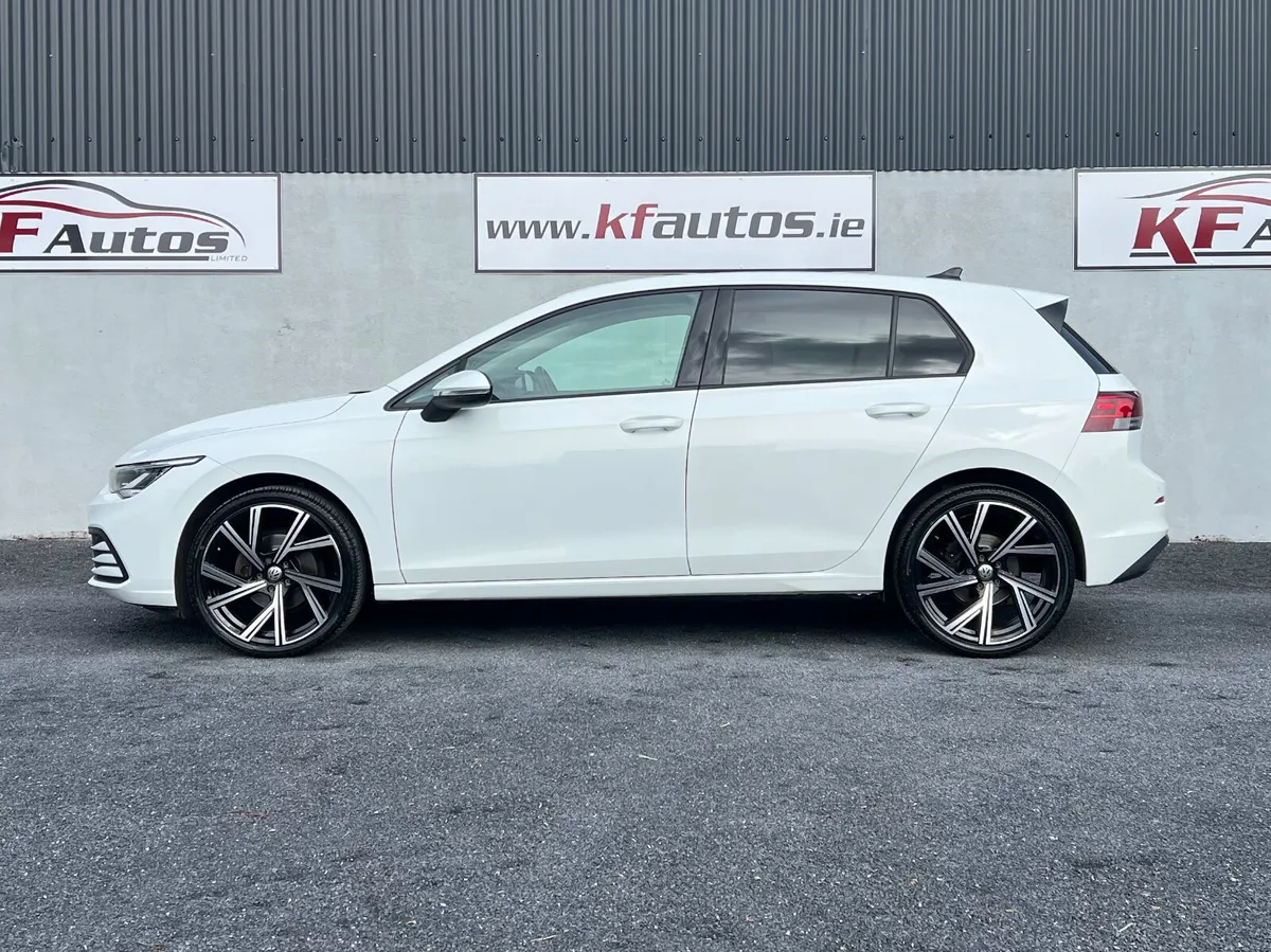 Volkswagen Golf Life 2.0TDI 6 Speed Man 115bhp 5dr - Image 4