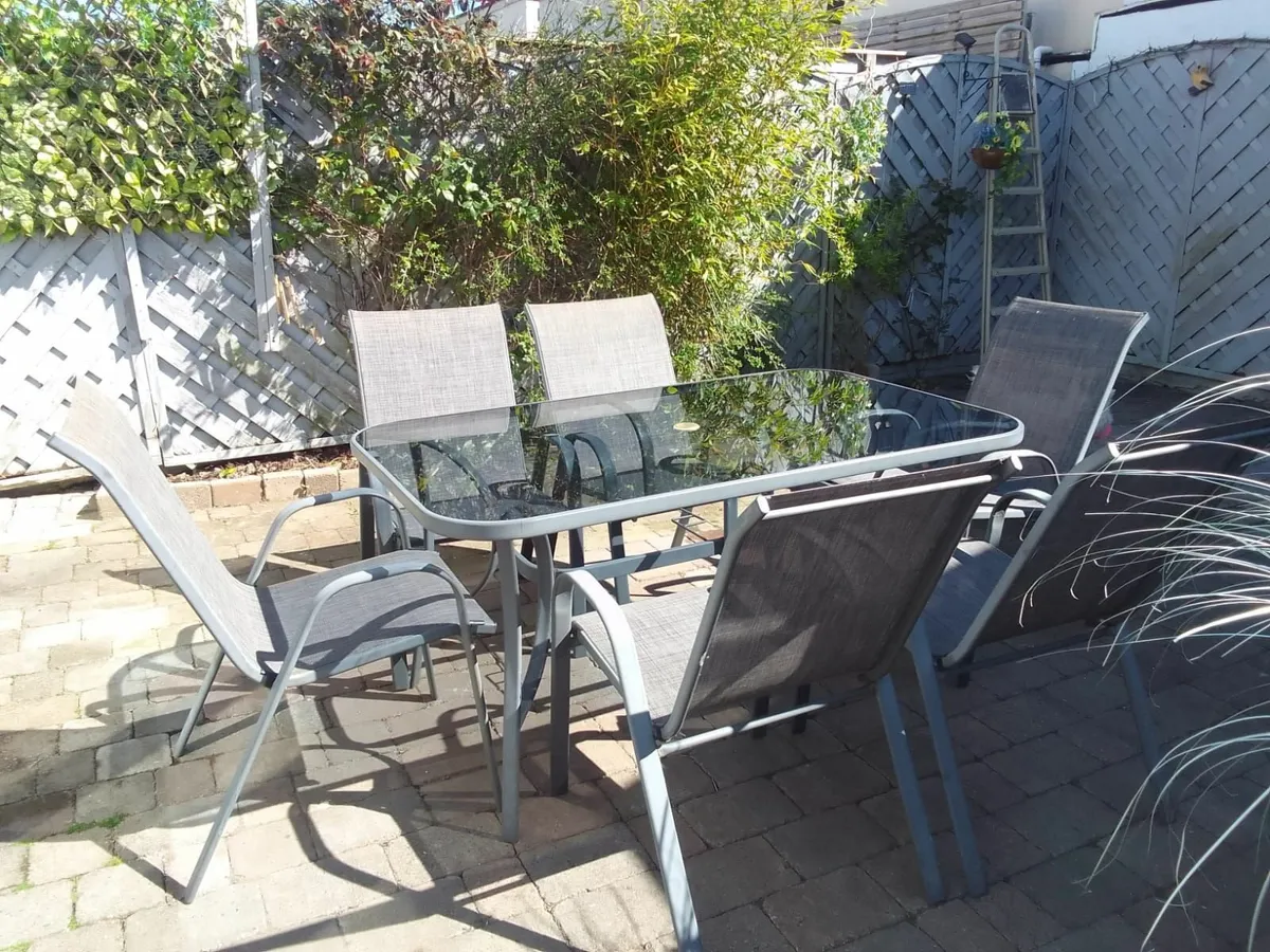 Outdoor dining table - Image 2