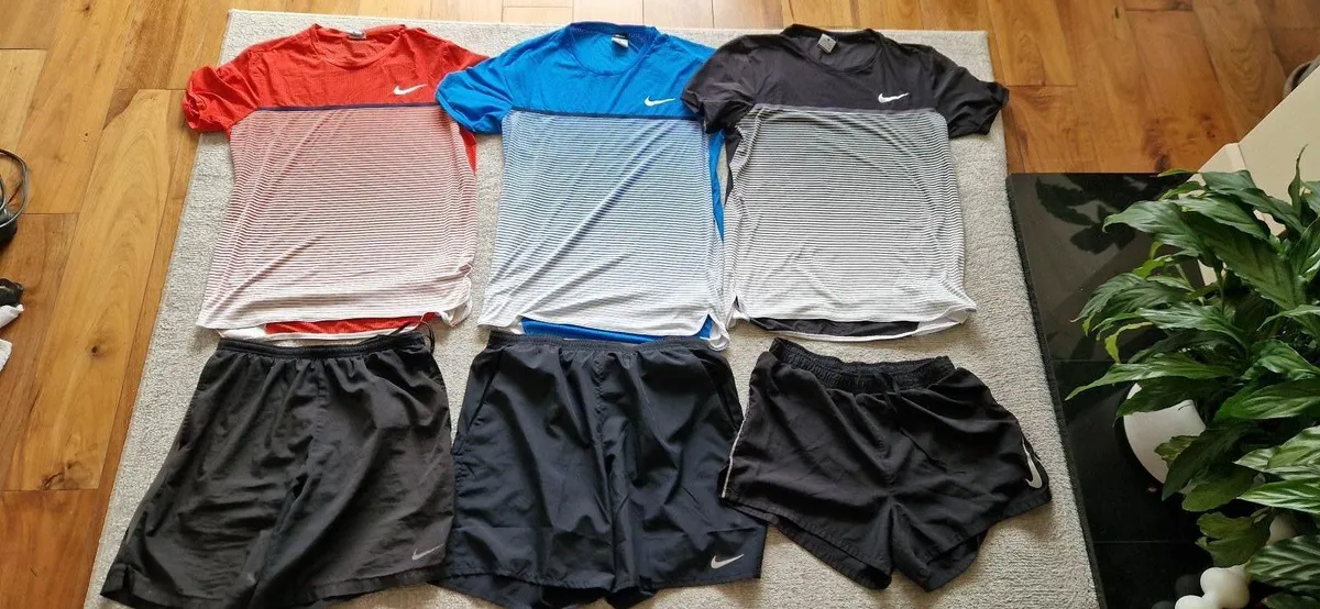 Nike t shirts and shorts - Image 1