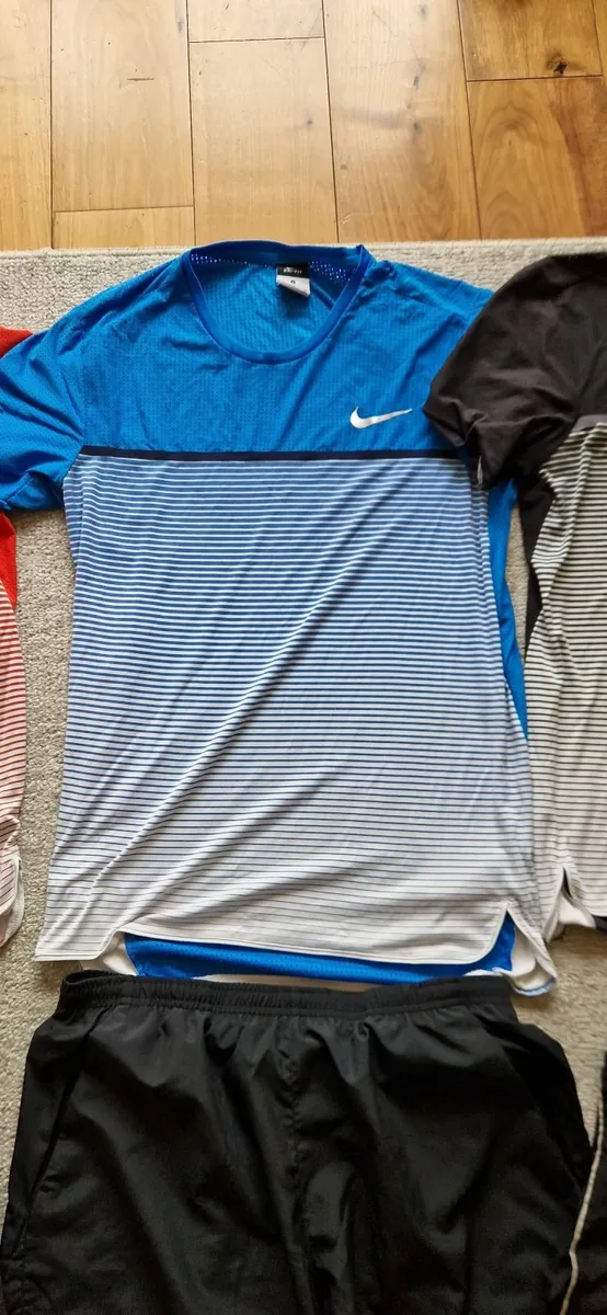 Nike t shirts and shorts - Image 2