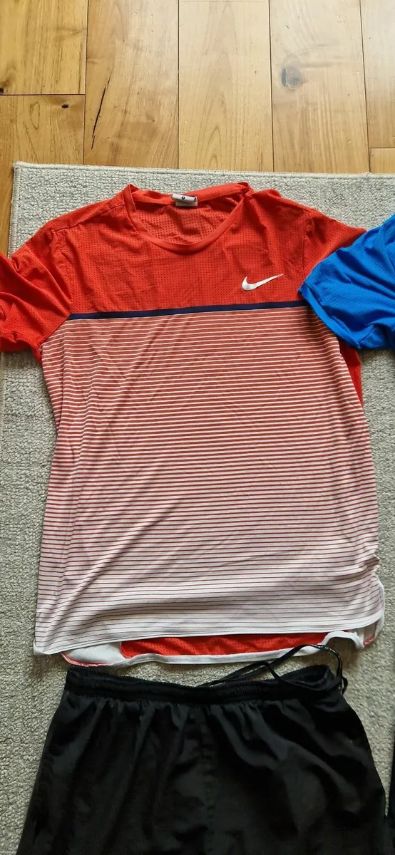 Nike t shirts and shorts - Image 3
