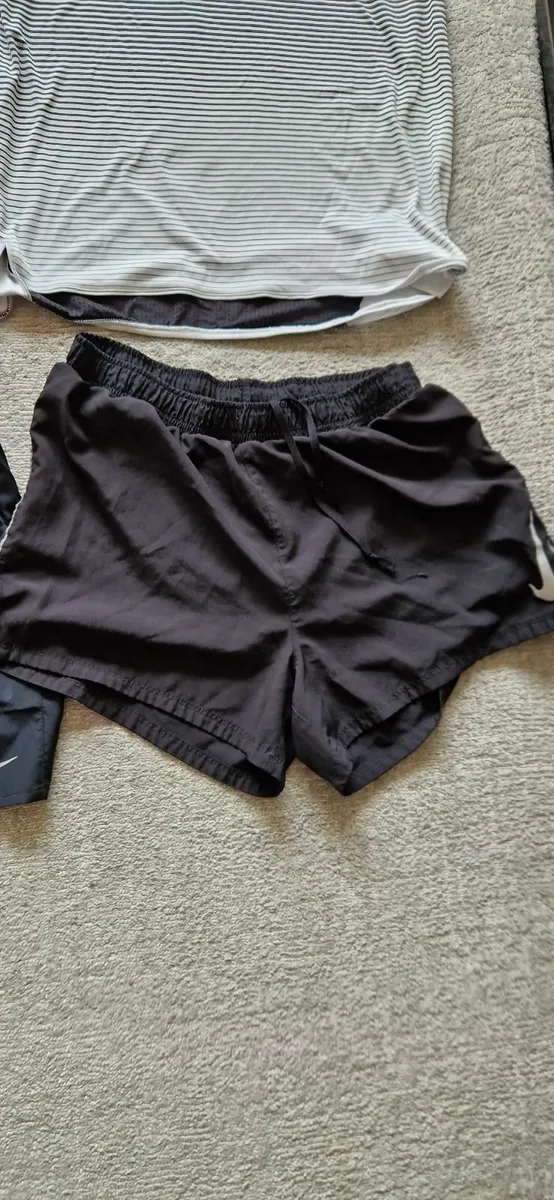 Nike t shirts and shorts - Image 4