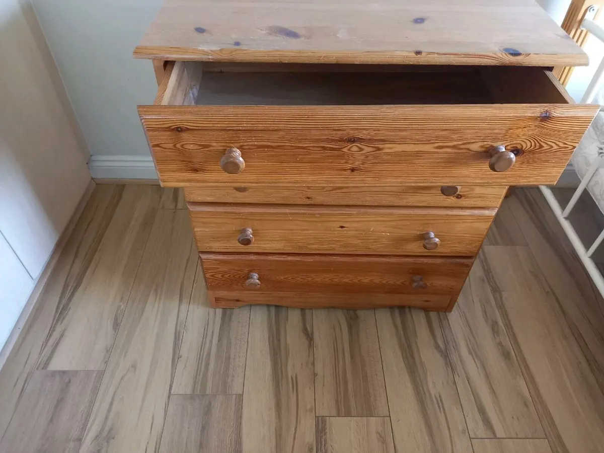 Solid pine chest of drawers - Image 3