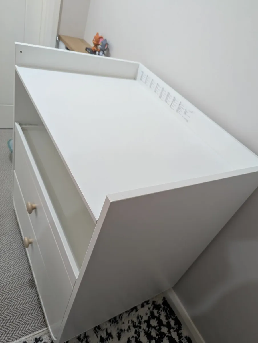Changing table - Image 1