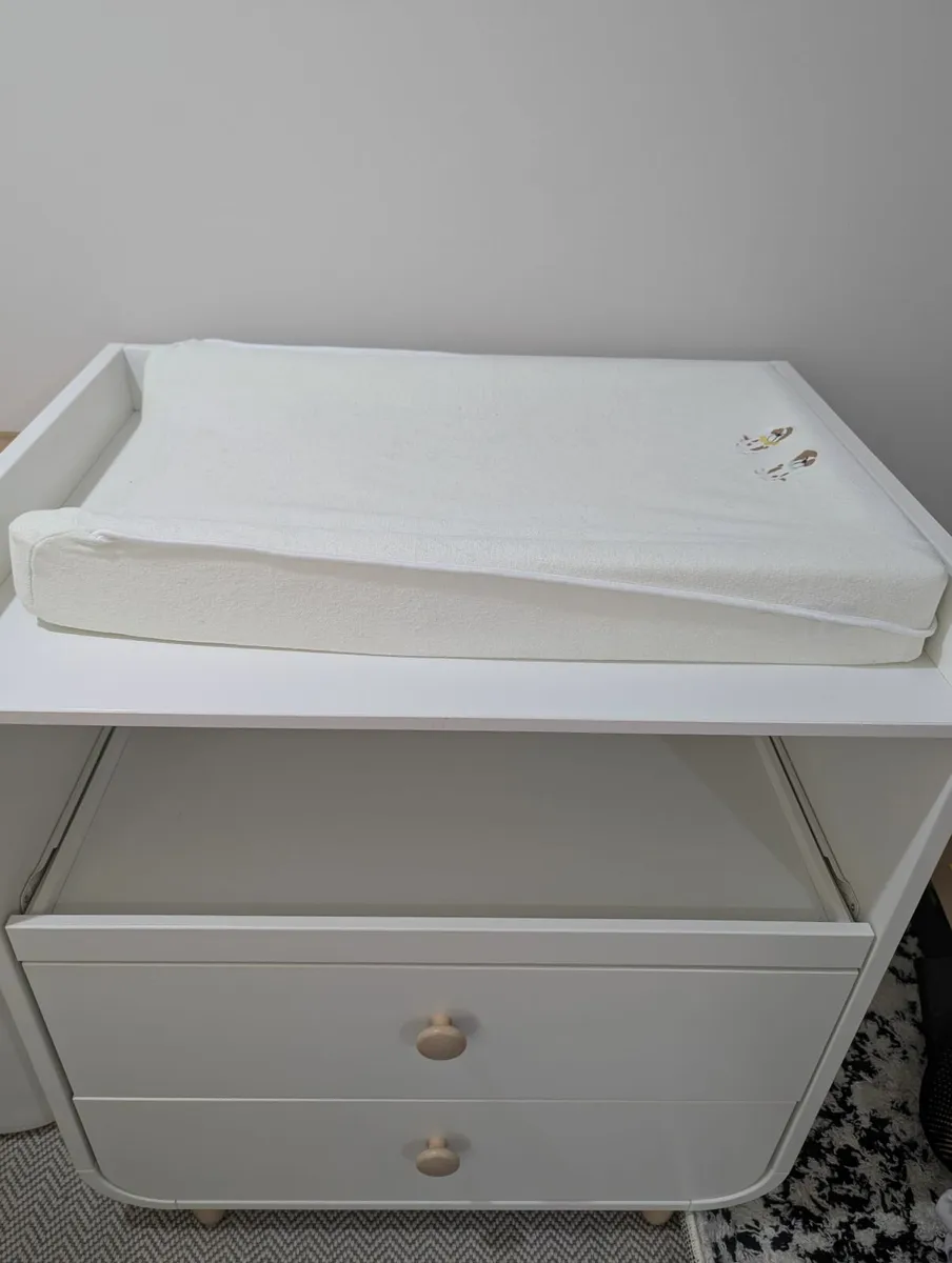 Changing table - Image 4
