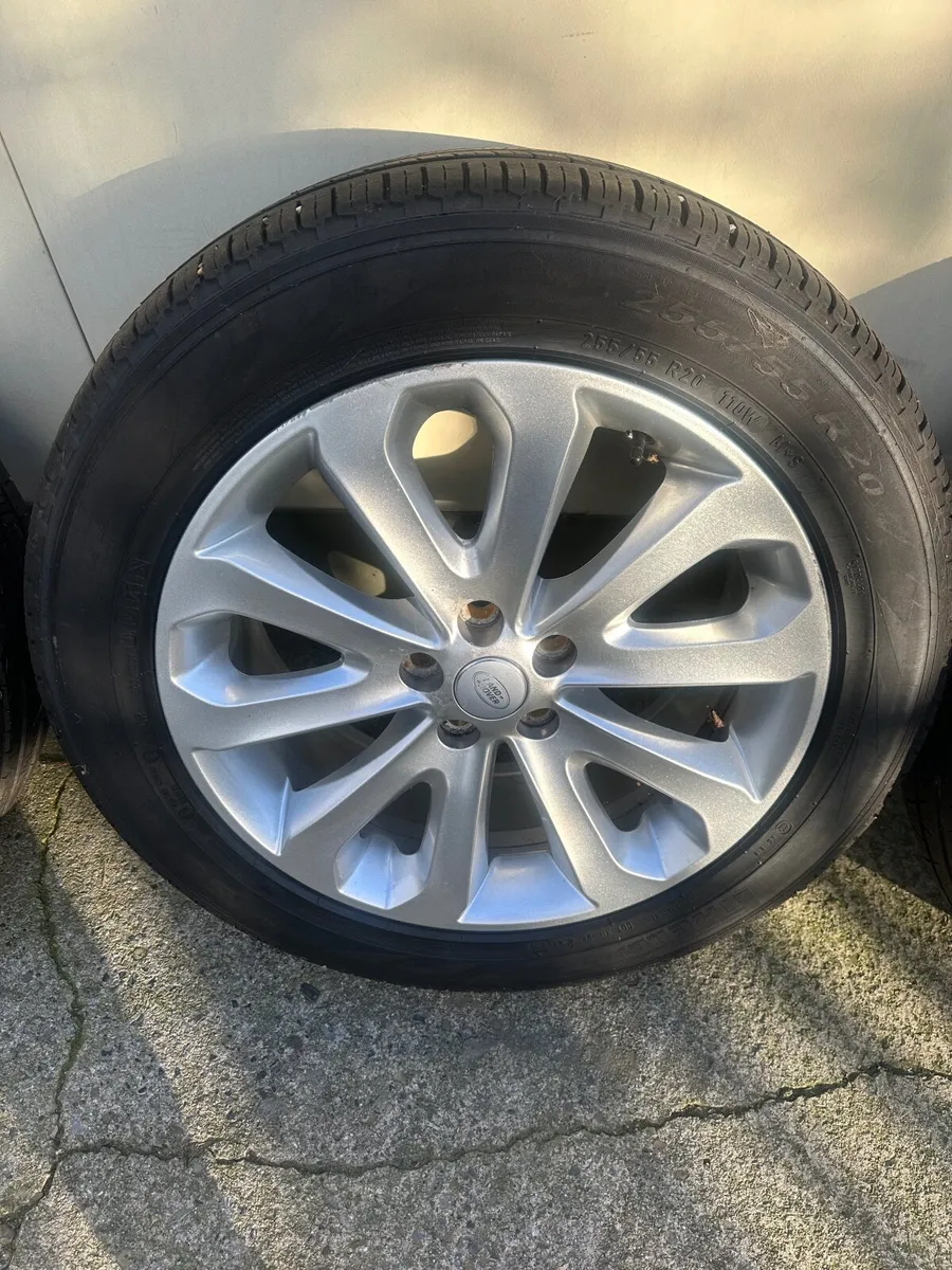 20" Range Rover Alloys with Pirelli tyres - Image 3