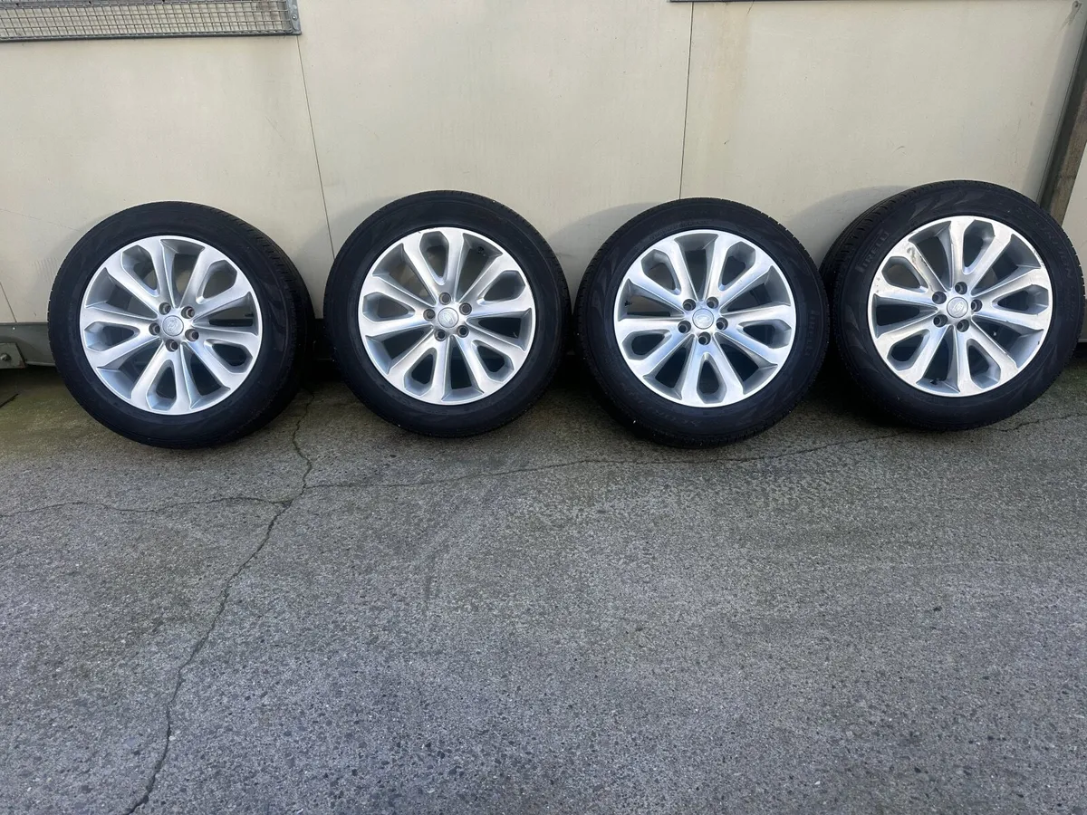 20" Range Rover Alloys with Pirelli tyres - Image 4