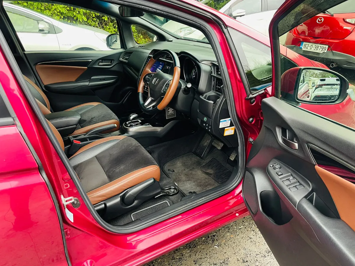HONDA FIT 2017 PREMIUM LEATHER LOW MILES - Image 4