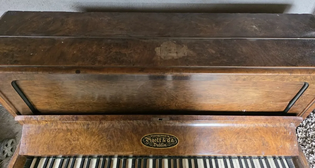 Bigott & Co. Piano. 2nd hand. Used. - Image 3