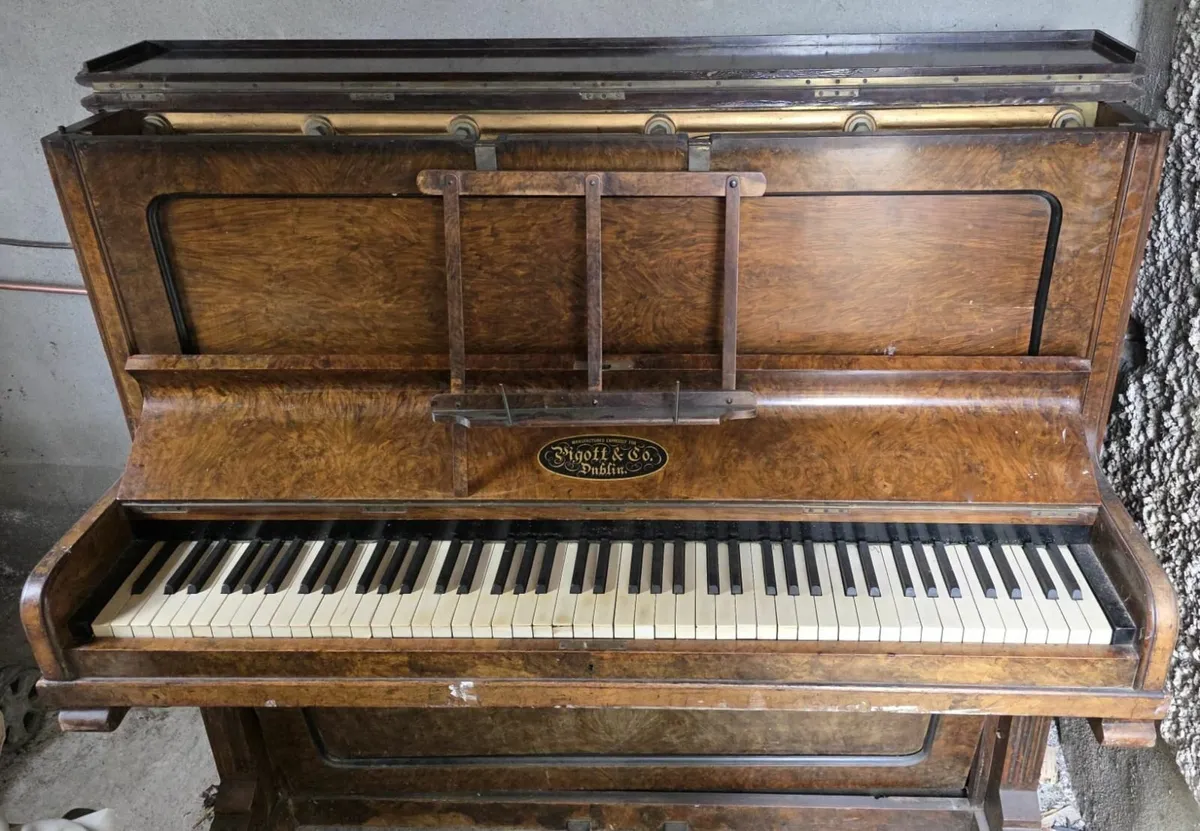 Bigott & Co. Piano. 2nd hand. Used. - Image 4