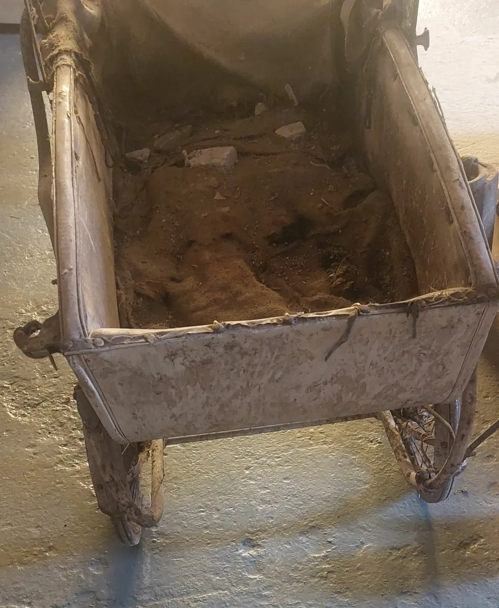 Vintage Walker Wilson pram - Image 1