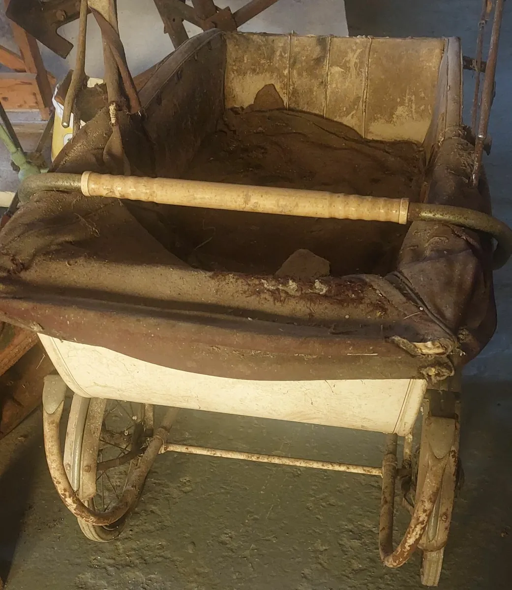Vintage Walker Wilson pram - Image 2
