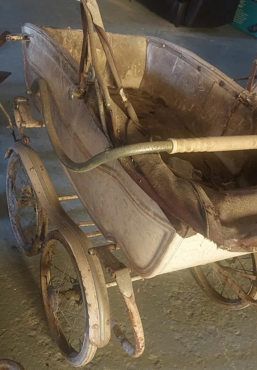 Vintage Walker Wilson pram - Image 3