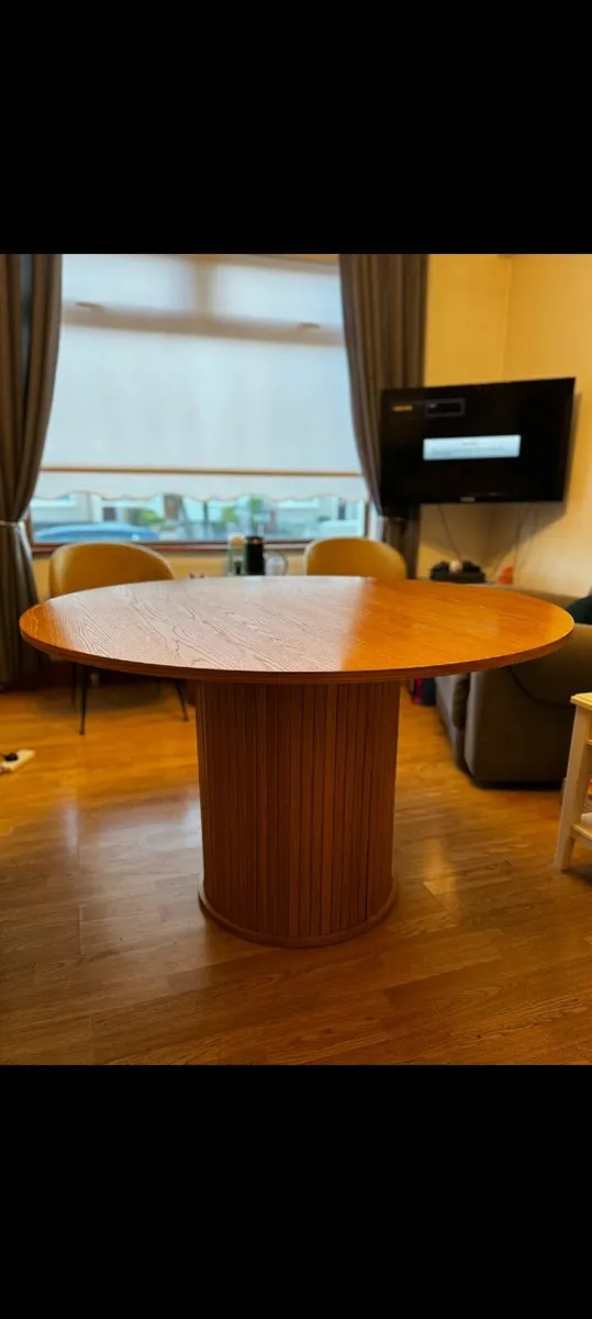 Kitchen Table and chairs - Image 3