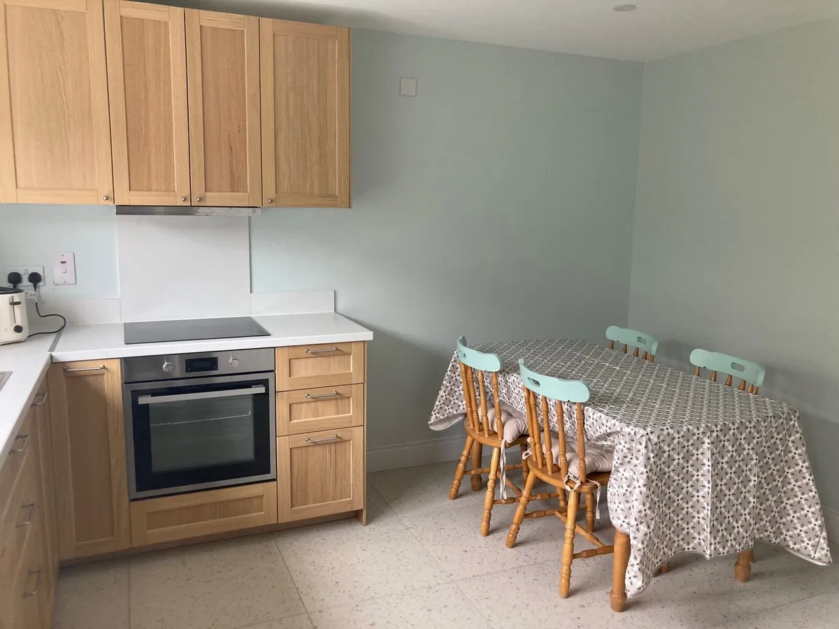 Dining table including six chairs - Image 1