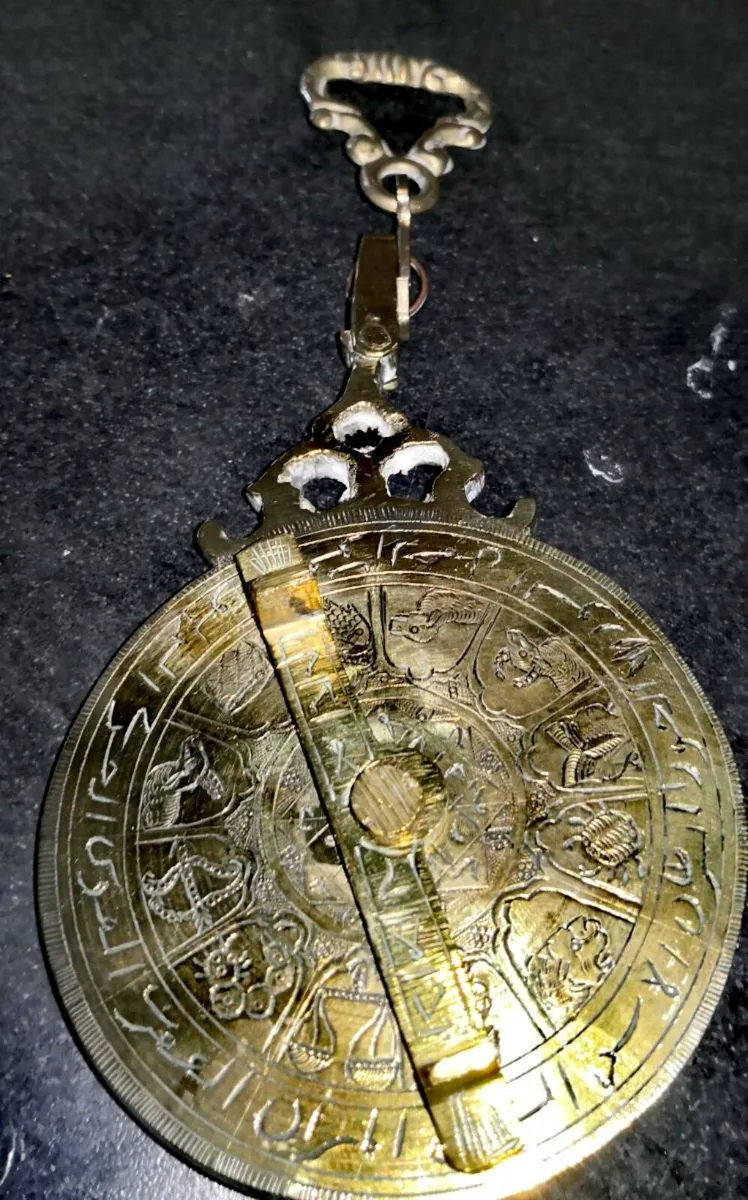 Rare Heavy brass astrolabe - Image 1