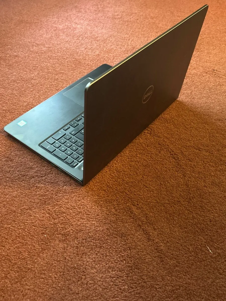 Dell Vostro 15 5568 - Image 3