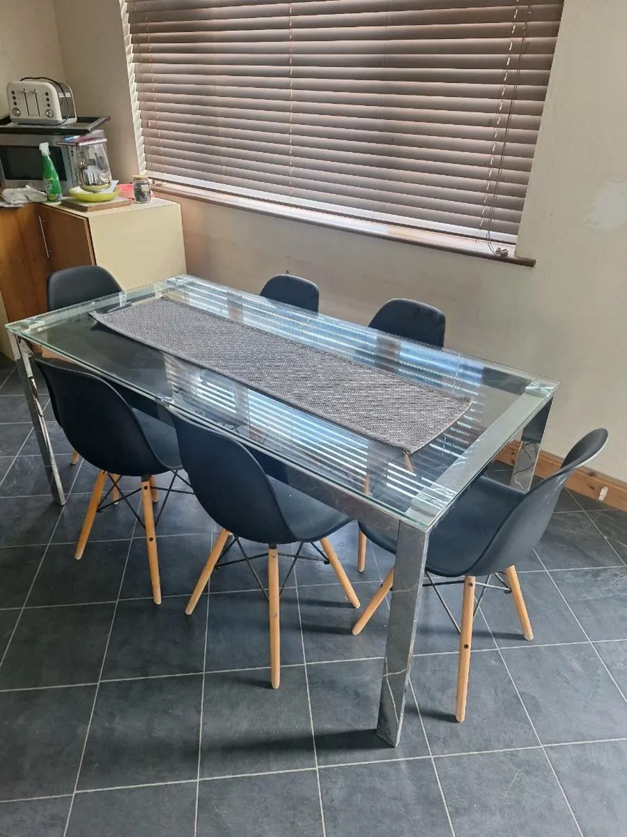 Dining table and chairs - Image 1