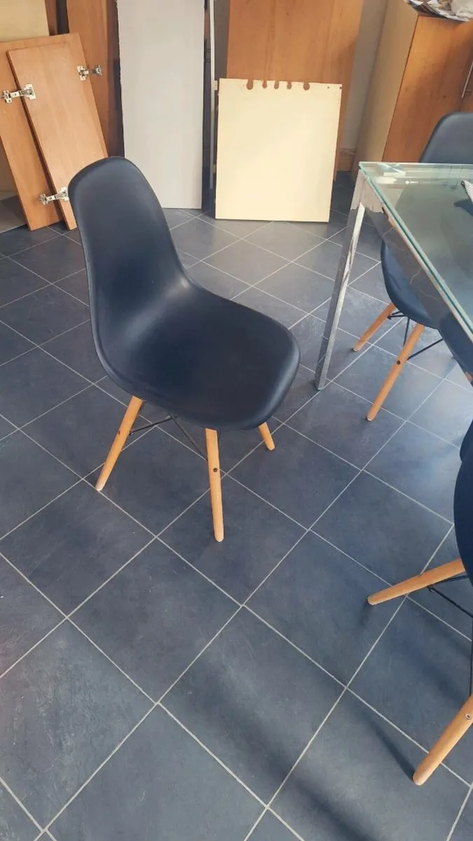 Dining table and chairs - Image 2