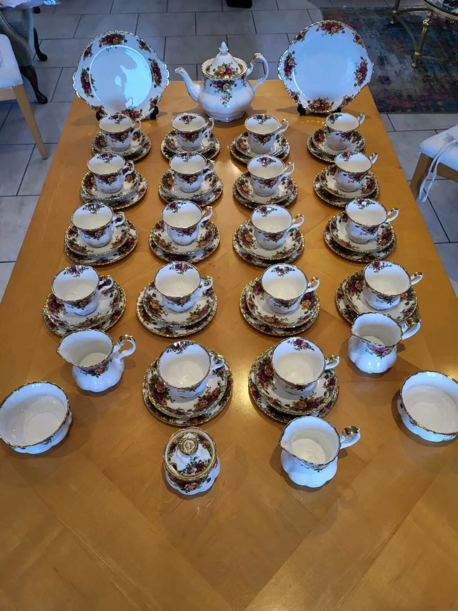 Fabulous set of Royal Albert Old country roses - Image 2