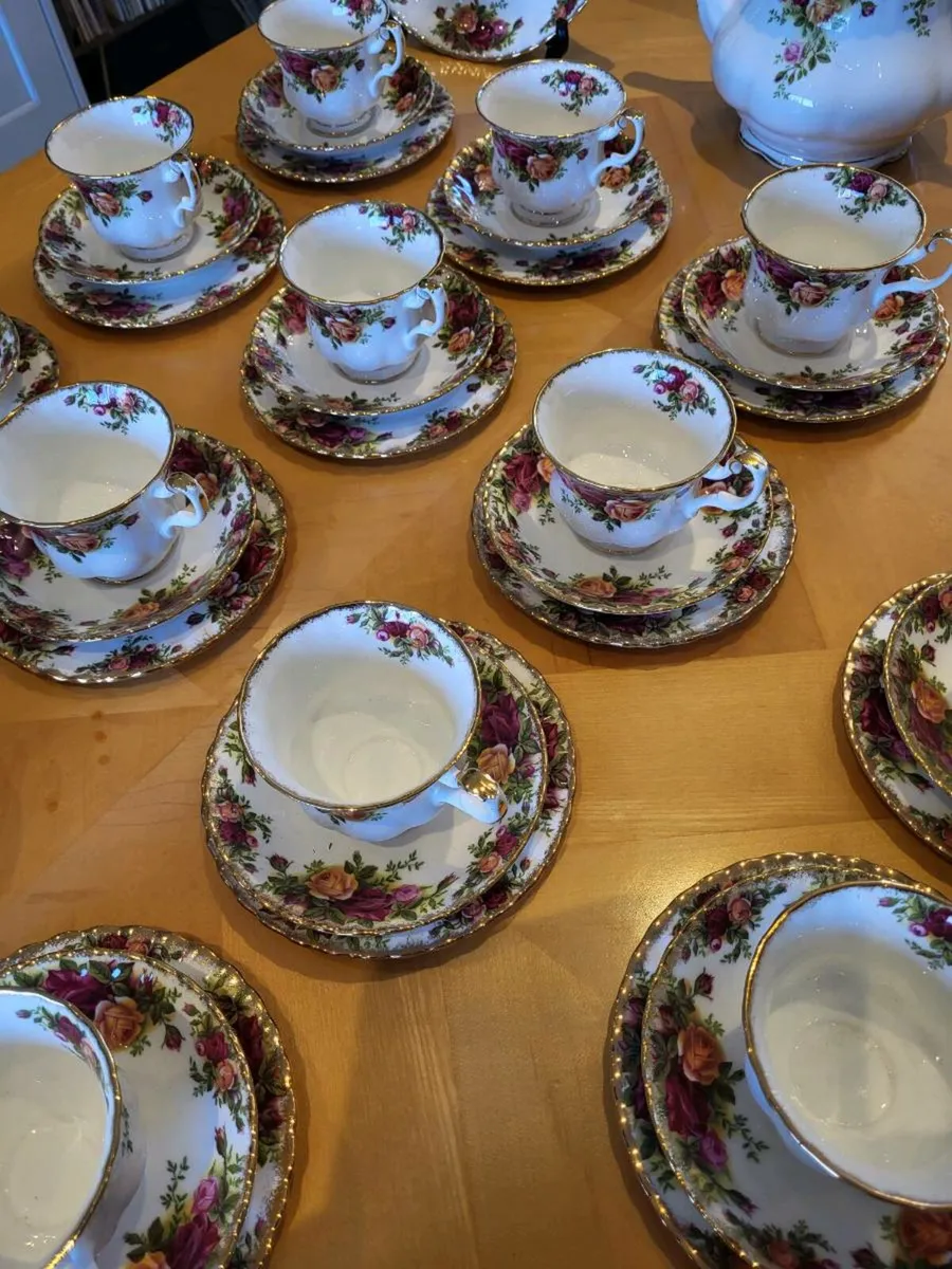 Fabulous set of Royal Albert Old country roses - Image 3