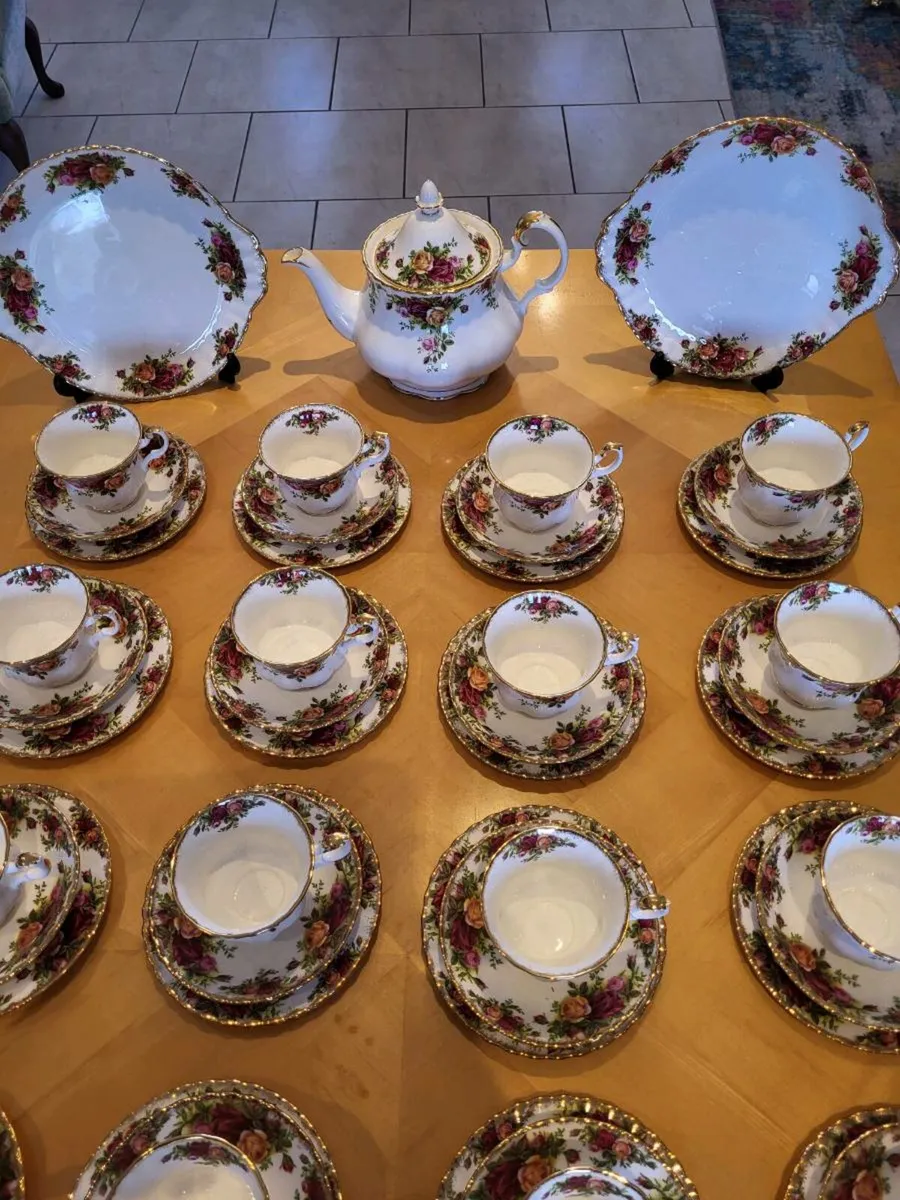 Fabulous set of Royal Albert Old country roses - Image 4