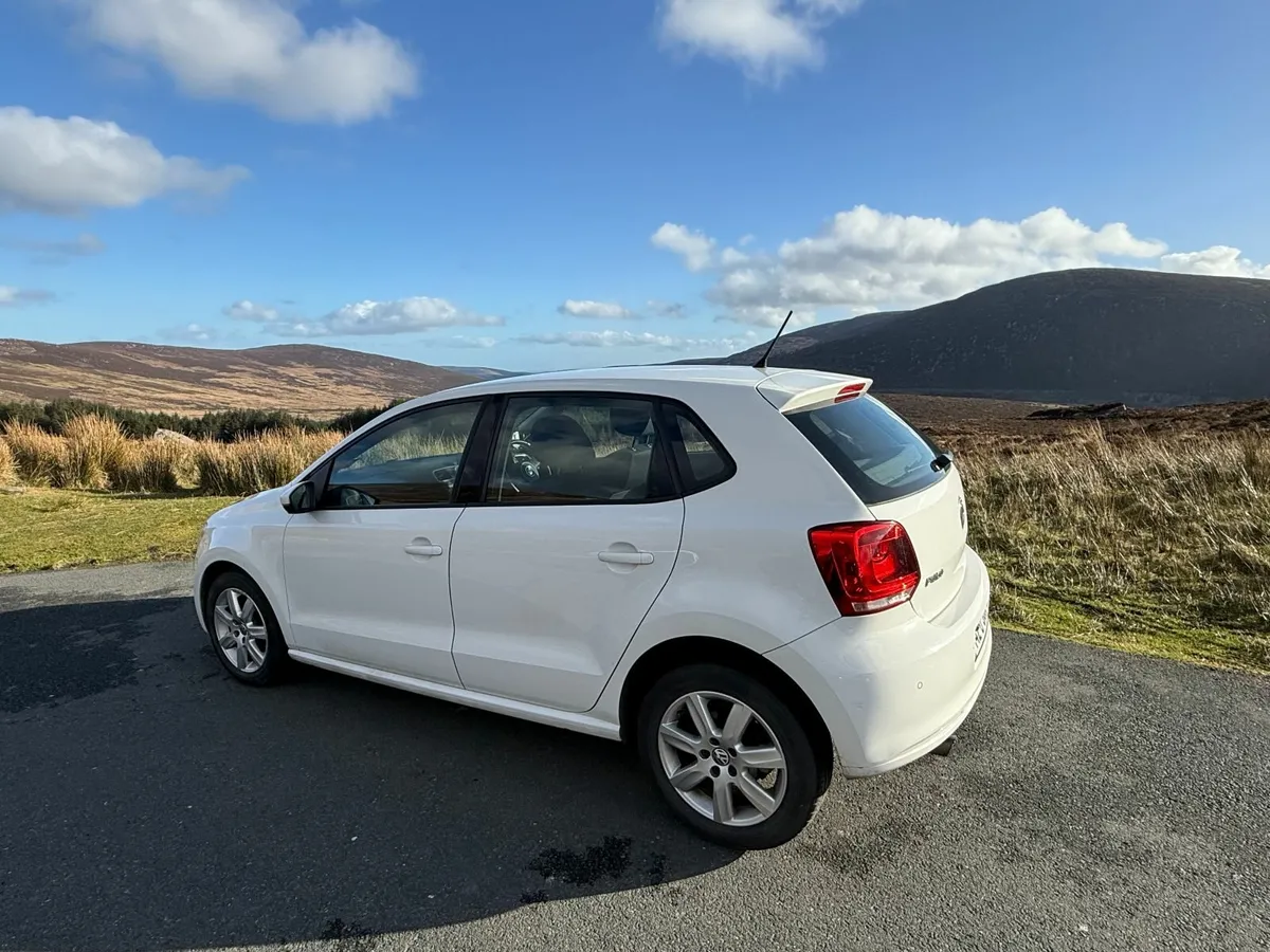 Volkswagen Polo Auto 2014 Low mileage - Image 1