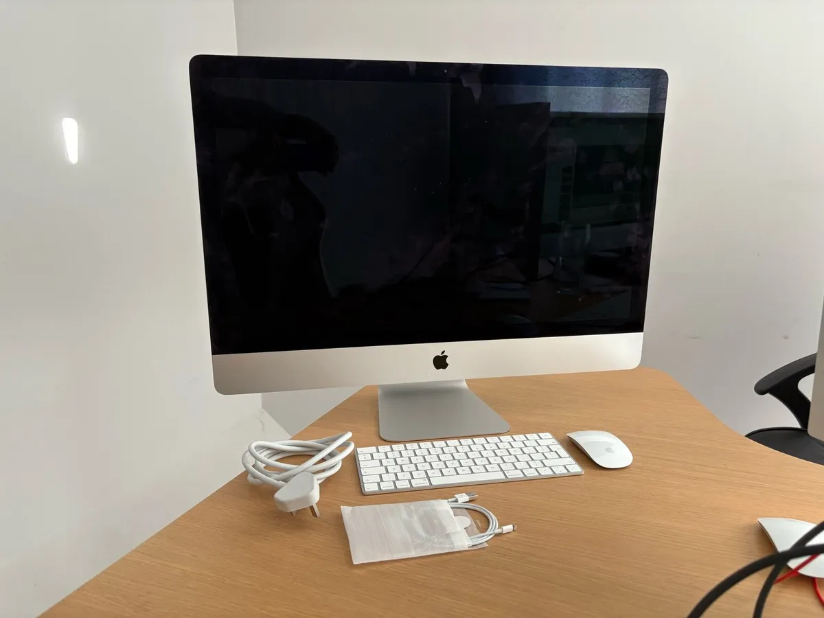 27” iMac 2020, 3.3GHz 6 Core Intel Core i5, 16GB - Image 1