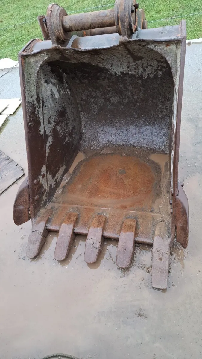 Digging buckets.Massey Ferguson 399 - Image 2