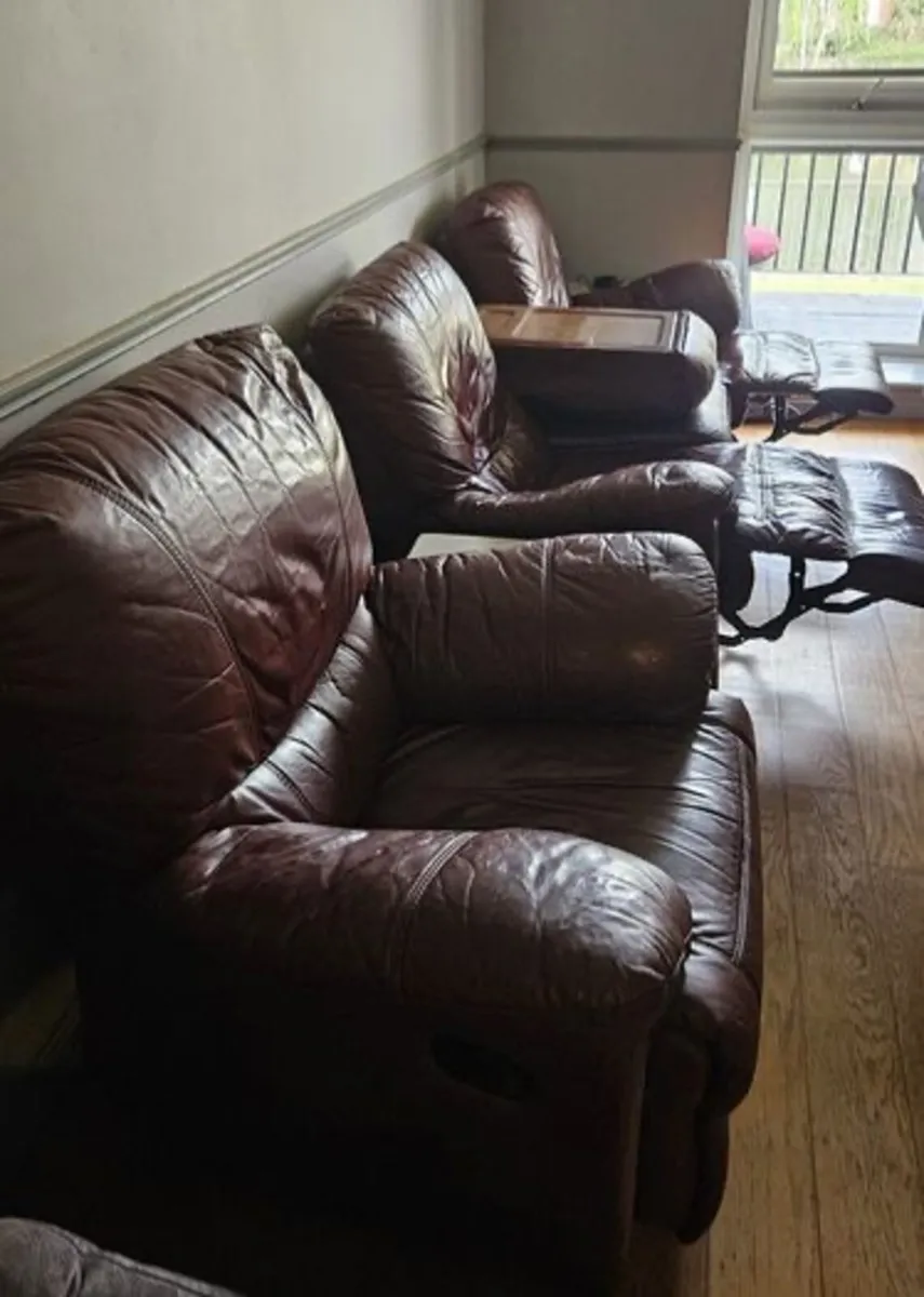 Suite of furniture - Image 2