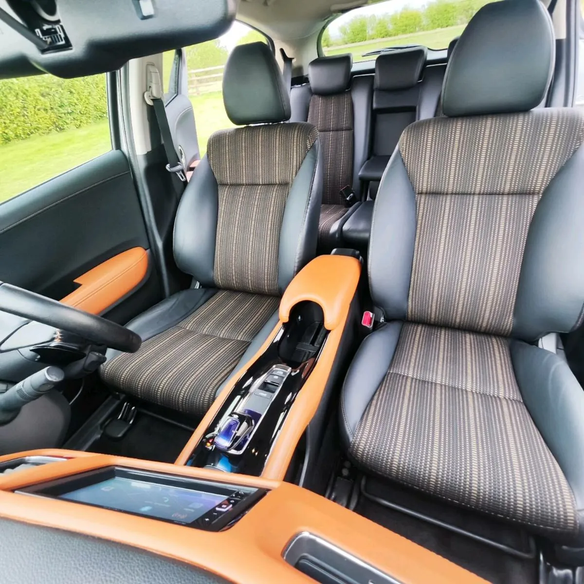 Honda Vezel HR-V AutomaticTopHighSpec Price Negoti - Image 3
