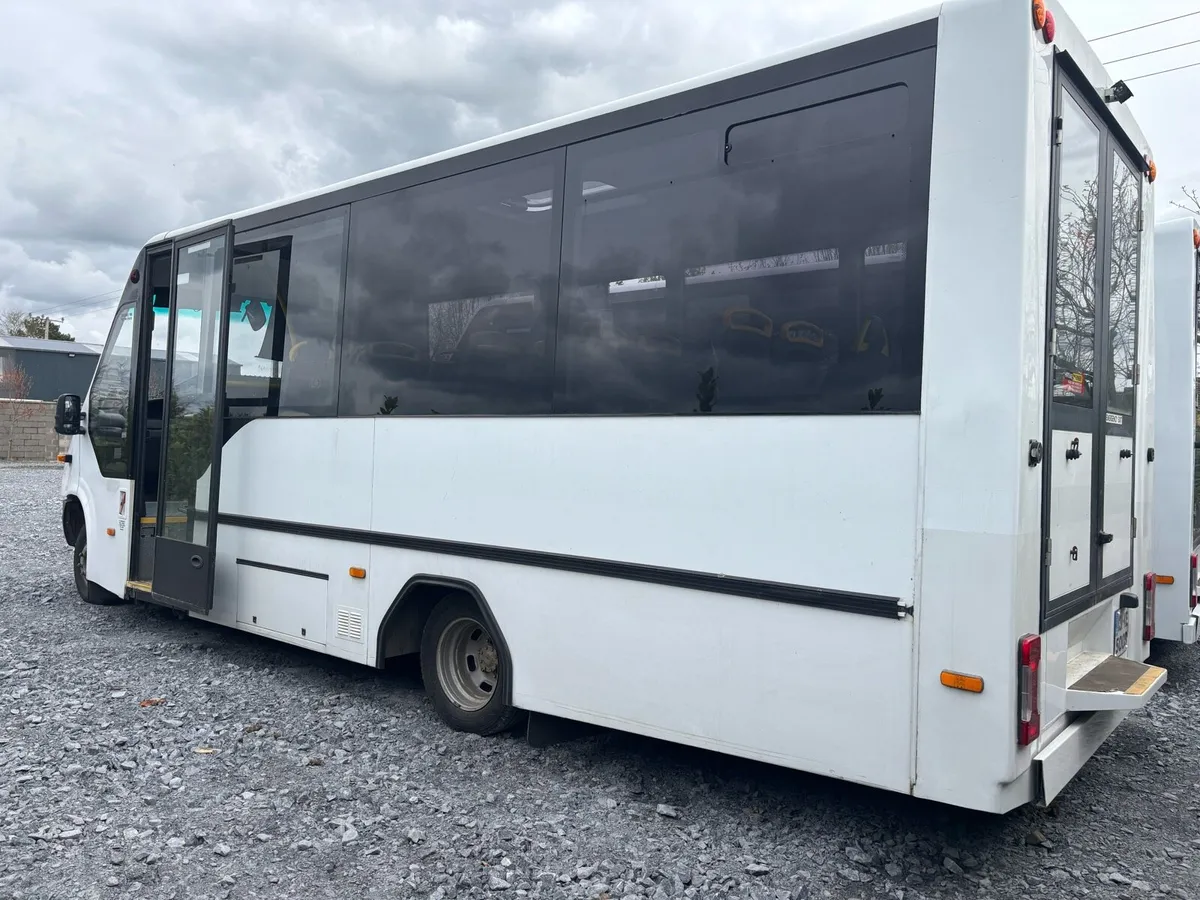 131 Iveco new cvrt 24 seats plus wheelchair lift - Image 4