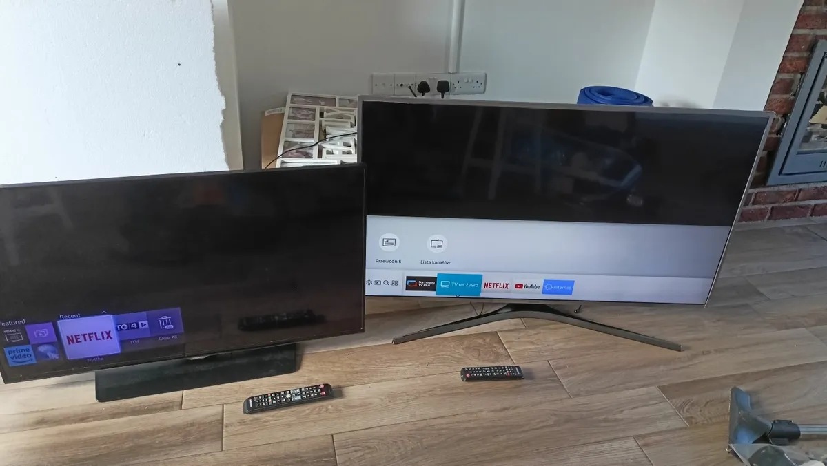Two smart tvs - Image 1
