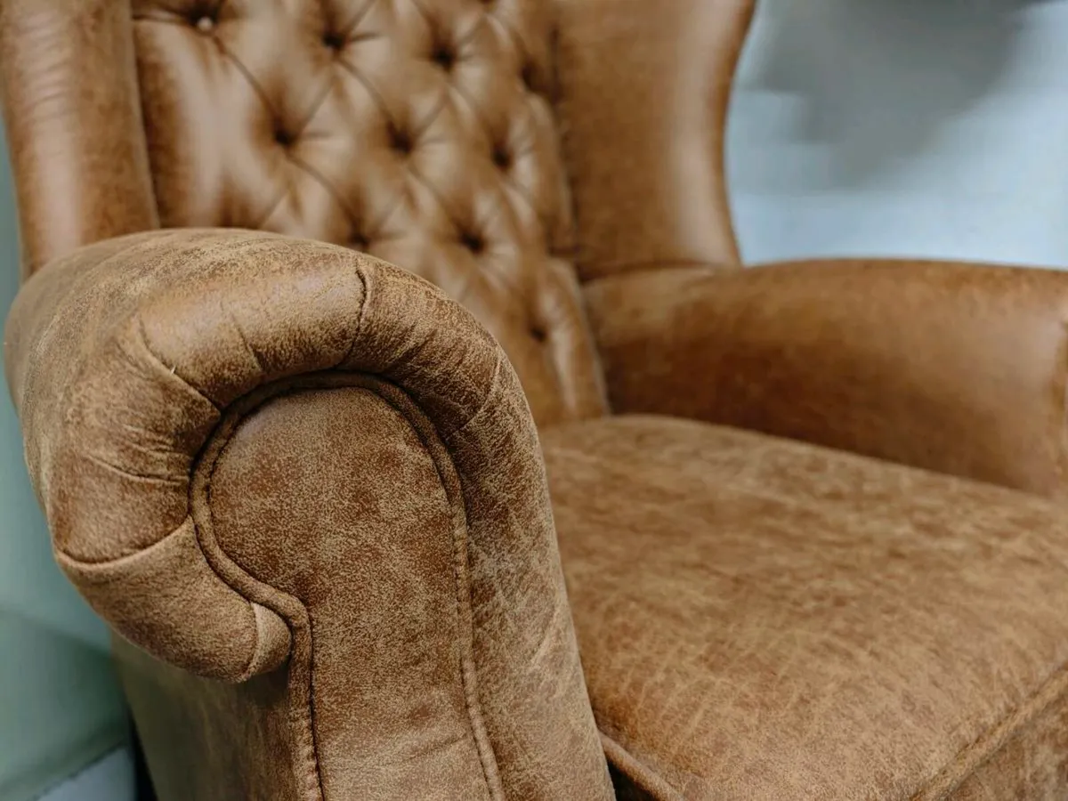 Arm chair buttoned back - Image 2