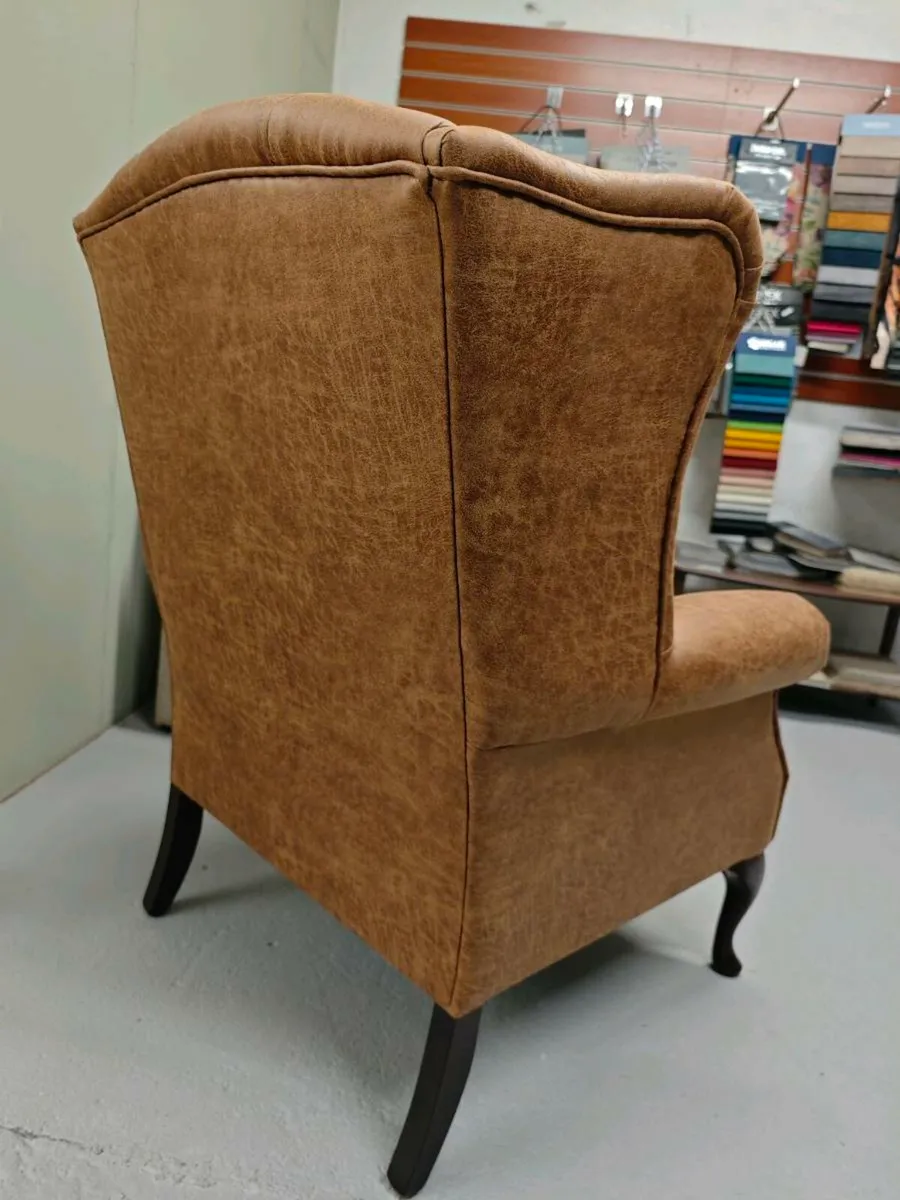 Arm chair buttoned back - Image 3