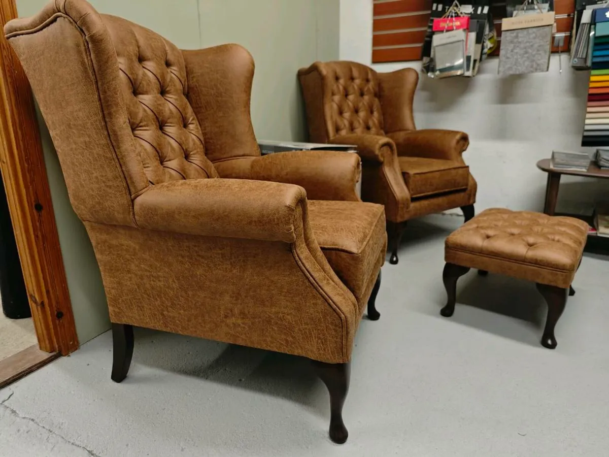 Arm chair buttoned back - Image 4
