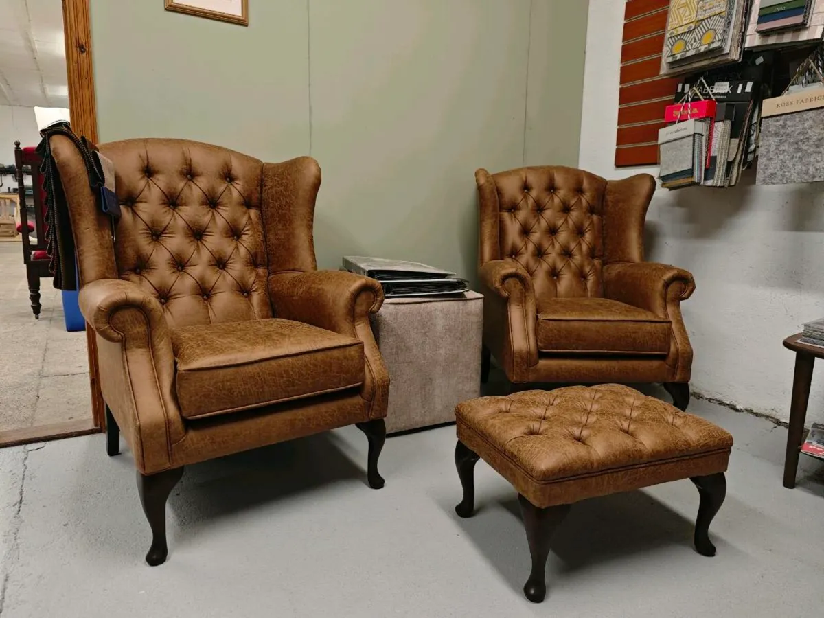 Arm chair buttoned back - Image 1