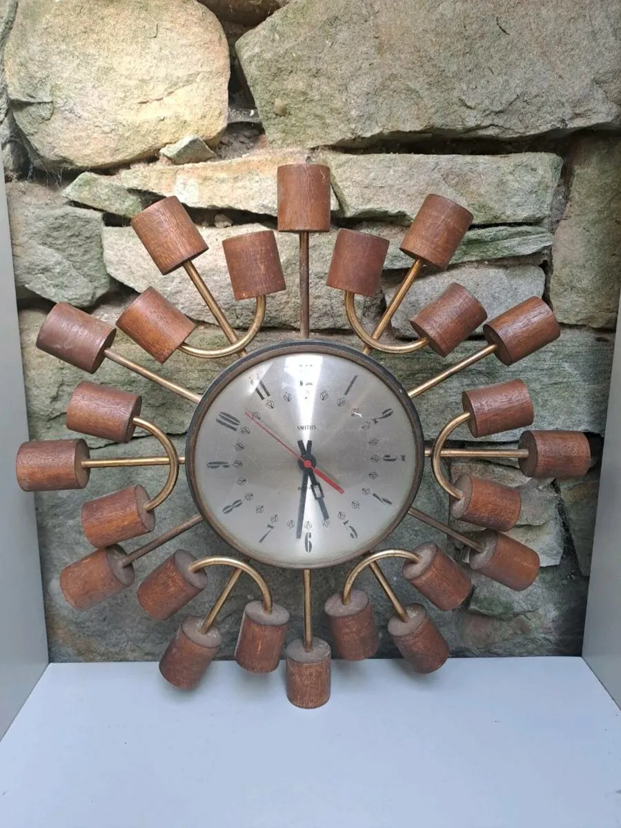 Vintage starburst Smiths clock - Image 1