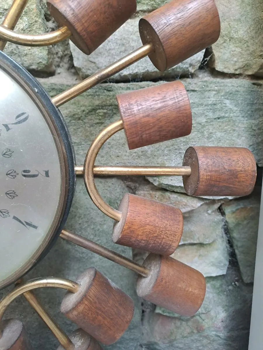 Vintage starburst Smiths clock - Image 2