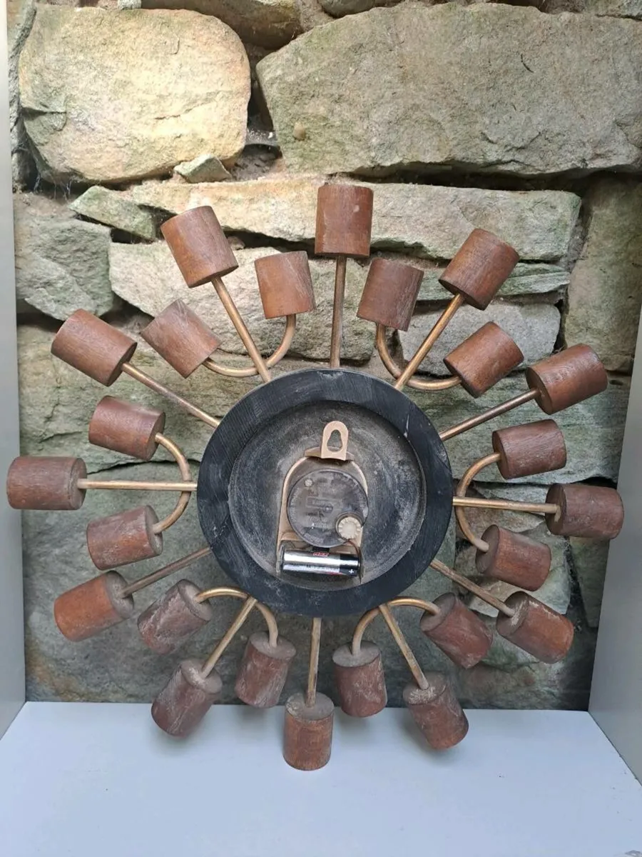 Vintage starburst Smiths clock - Image 3