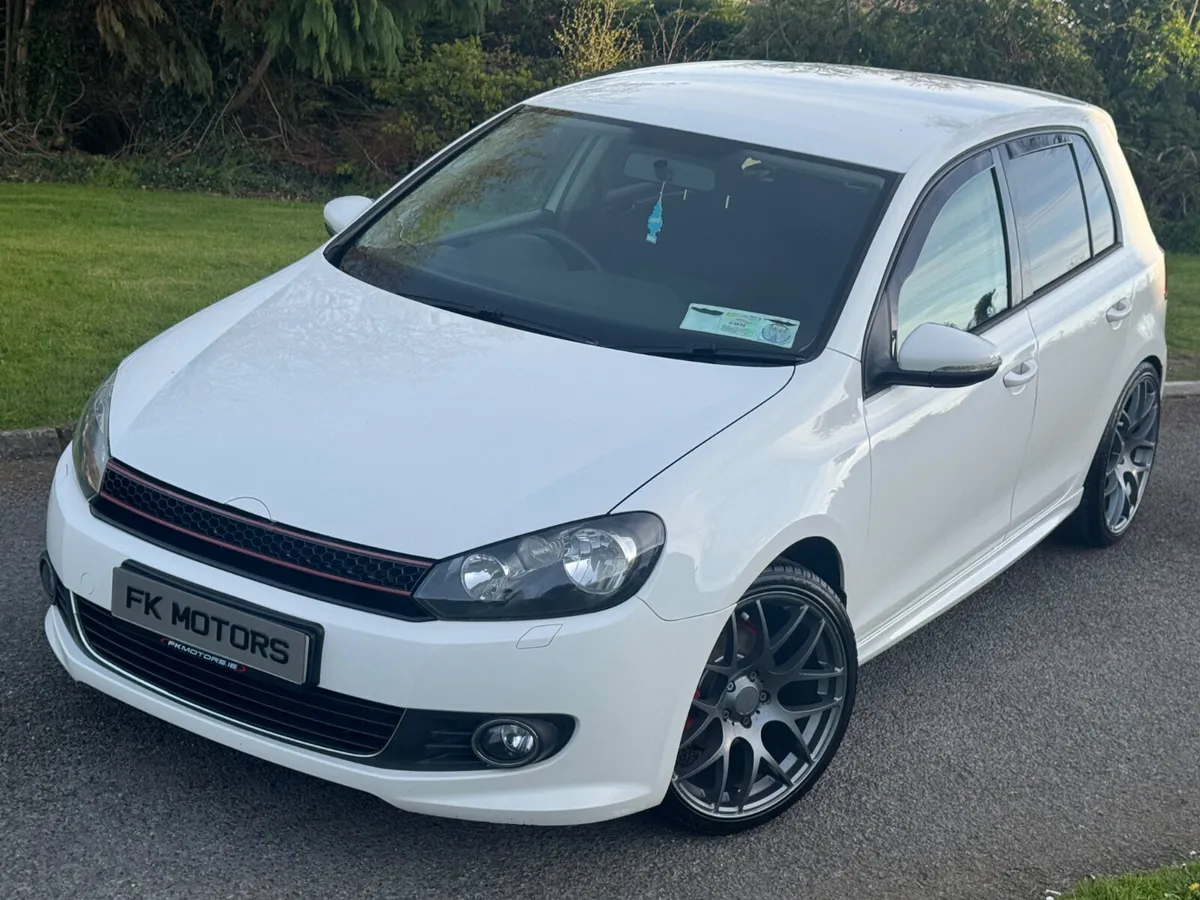 Volkswagen Golf 2012 1.6 white - Image 1