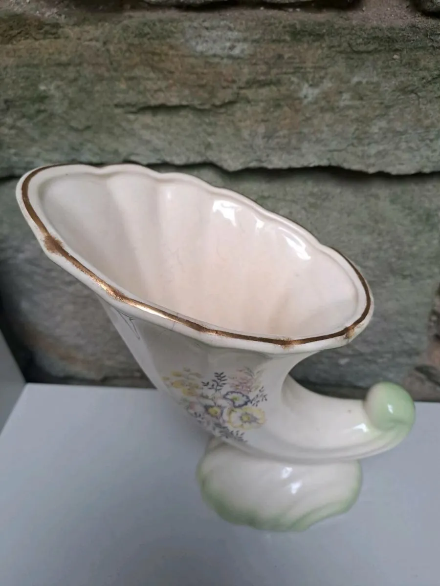 Vintage Romanian pottery vase - Image 2
