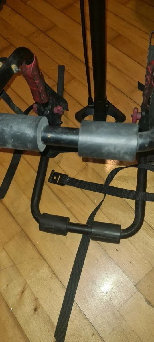 Bicycle rack incl new dunlop pump - Image 1