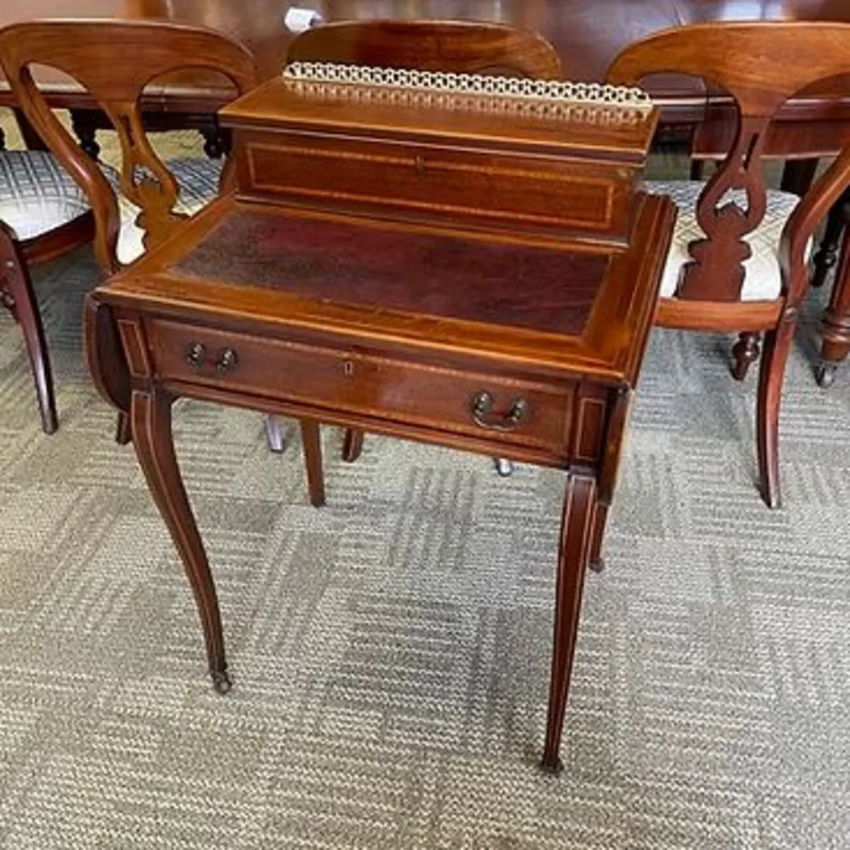 Edwardian inlaid mahogany dropleaf writing table w