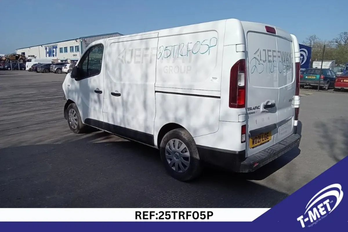 2021 RENAULT TRAFFIC BREAKING FOR PARTS - Image 1
